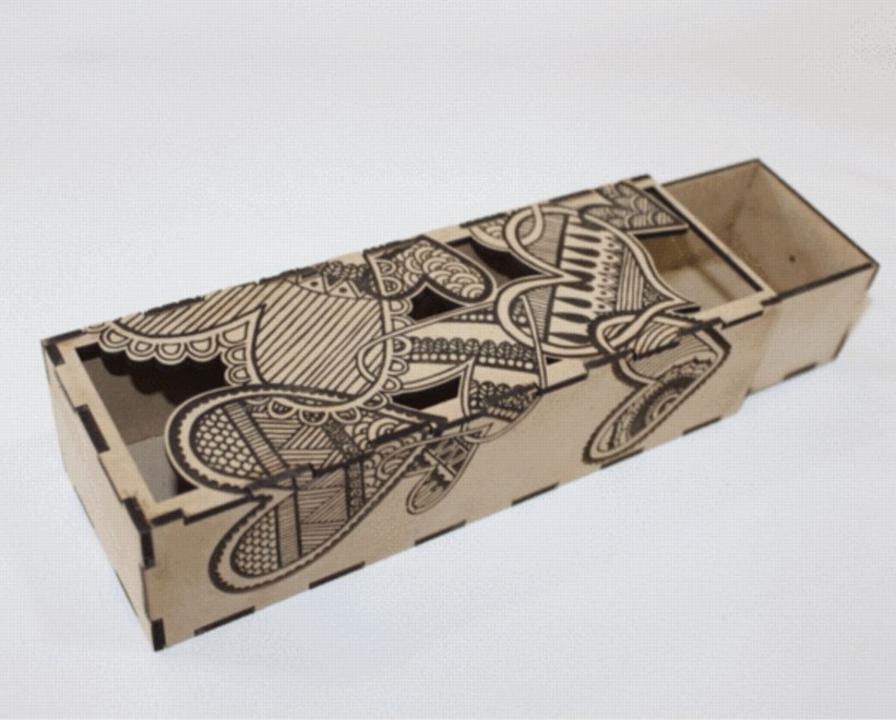 Dřevěná krabička - Hand Drawn Hearts Sliding Box - Kliknutím na obrázek zavřete